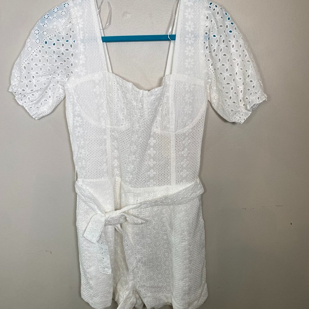 NWT Blank NYC White Eyelet Romper in Downtown Vibes - Picture 4 of 12